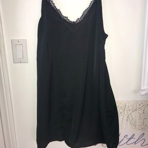 MAKE OFFERS💛 Urban Outfitters Lacey Black Slip